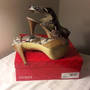 Guess "OFIRAY" Heels